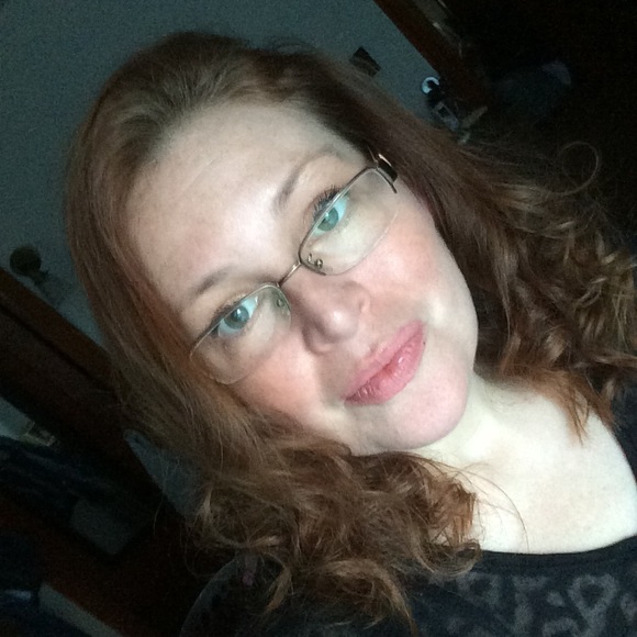 Meet your Posher, Theresa 🎉POSH AMBASSADOR 🎉 - Picture 6 of 8